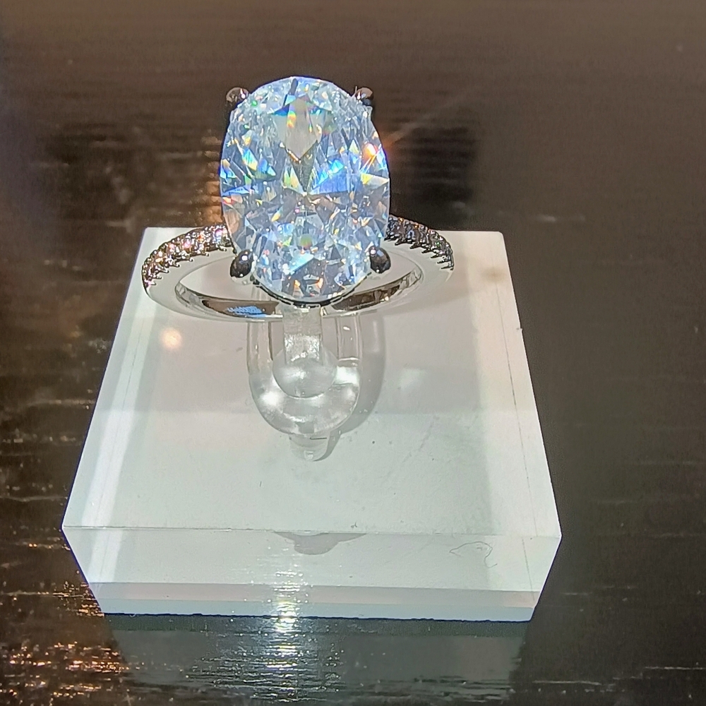Fashion Jewelry Silver Sparkling Ring Size 8 - Picture 13 of 17